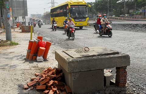 Nhà dân ngập vì nâng đường, ai chịu trách nhiệm?