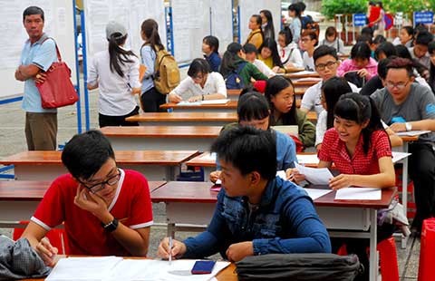 Vào đại học: Đừng ‘chạy’ tương lai hộ con