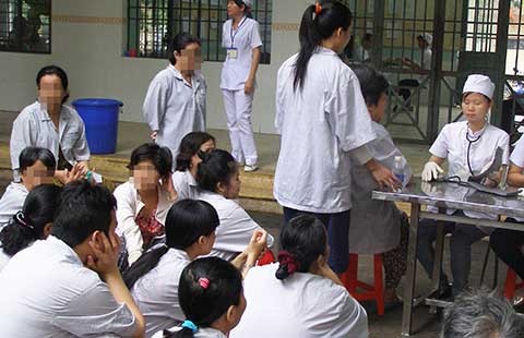 Bỏ chồng theo… rượu
