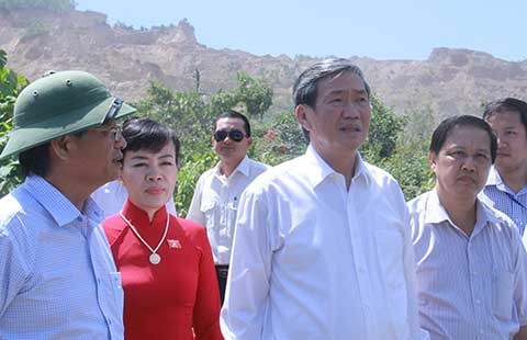 Cử tri than trời, ông Đinh Thế Huynh thị sát ngay