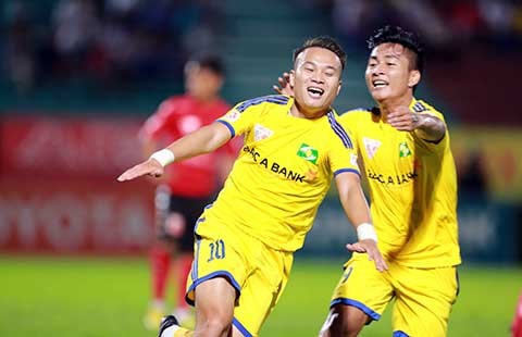 Long An - SL Nghệ An (1-2): Chủ nhà lại gặp khắc tinh