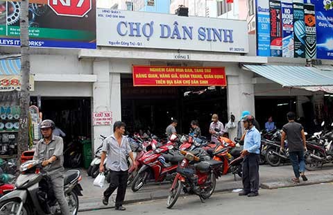 Phải triệt việc bán quân trang giả