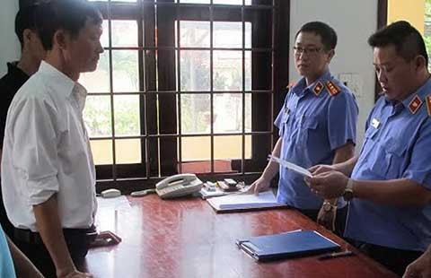 Khởi tố thẩm phán, bắt giam thư ký tòa vì hồ sơ vụ án bị chỉnh sửa