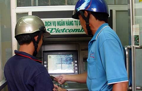Bỗng dưng mất nửa tỉ đồng: Đừng vội đổ lỗi cho khách hàng