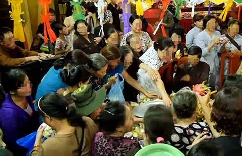 ‘Cướp’ lộc, giật cô hồn: Lòng tham vô lối