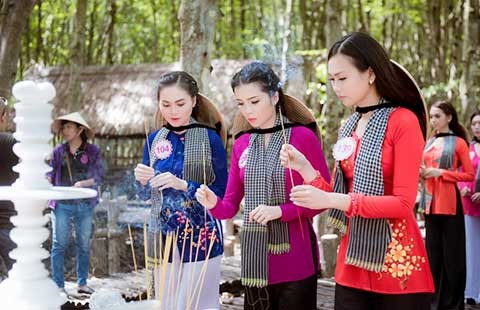Ban tổ chức nói gì về trách nhiệm của hoa hậu?