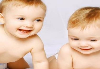 Trẻ sinh đôi sống thọ hơn trẻ sinh một