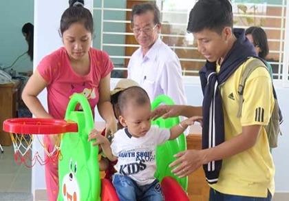 Rớt nước mắt mừng con có chỗ học