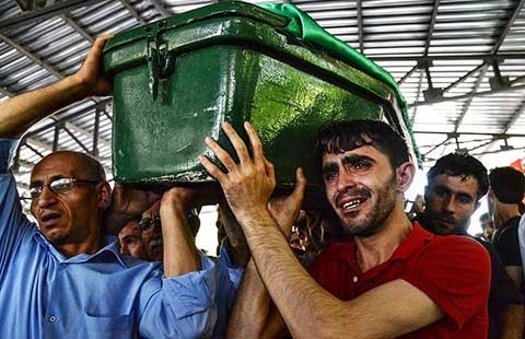 Thổ Nhĩ Kỳ trả đũa bằng cách pháo kích IS lẫn… người Kurd
