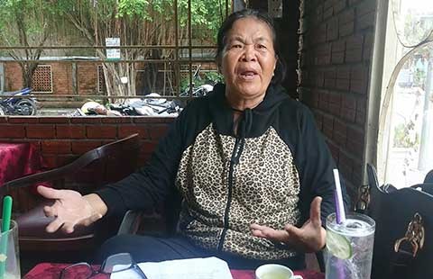 Con chưa được bồi thường oan, mẹ đòi tự sát