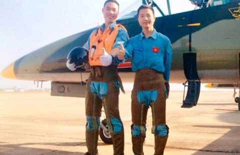 Phi công hy sinh để tránh gây tai nạn liên hoàn