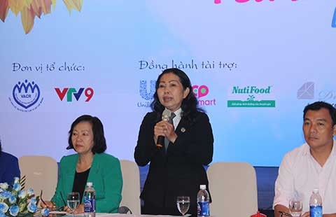 Chia sẻ yêu thương với trẻ mồ côi