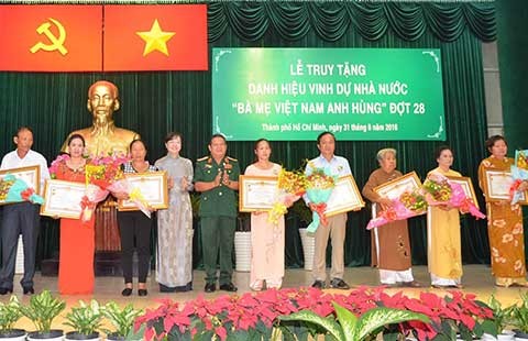 Tri ân các bà mẹ Việt Nam anh hùng