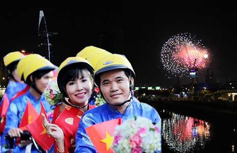 Người dân cả nước đi chơi lễ