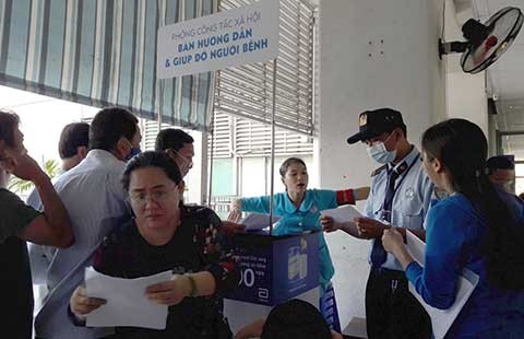 Thầy thuốc đã ‘gần’ hơn trong mắt bệnh nhân