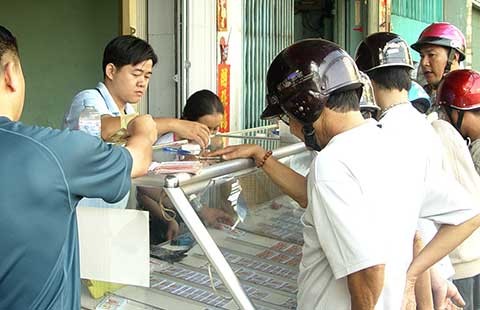 Bán vé số sai địa bàn: Phạt ai?
