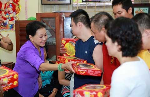 Khánh Ly tiết lộ chuyện không biết xài tiền