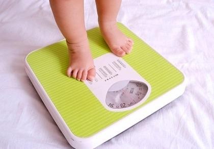 Trẻ nhẹ cân khi sinh kém vận động về sau