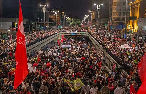 Brazil: Hàng chục ngàn người biểu tình ủng hộ bà Dilma Rousseff