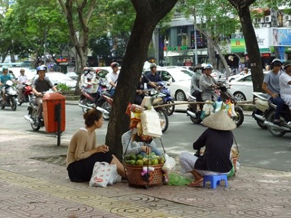 Lập nơi riêng cho người bán hàng rong ở TP.HCM?
