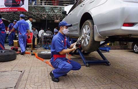 Ngành ô tô Việt đã sản xuất được gương, kính...