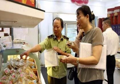 Phát hiện 20 cơ sở làm bánh Trung thu vi phạm ATVSTP