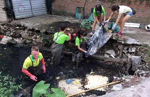 ‘Ông Tây móc cống’ vì tình yêu Hà Nội
