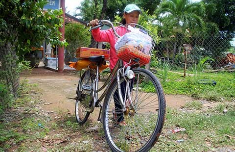 Những đứa trẻ hồi hộp đến trường…