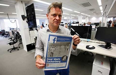 Tổng biên tập đối đầu với Facebook vì ‘Em bé napalm’