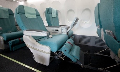 Phạt 4 triệu đồng khách Hàn Quốc tung chân đá ghế máy bay
