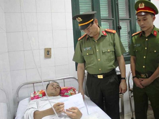 Truy bắt người Lào bắn trung úy công an Việt Nam