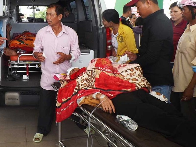 6 thanh niên vào nhà chém gục trưởng công an xã