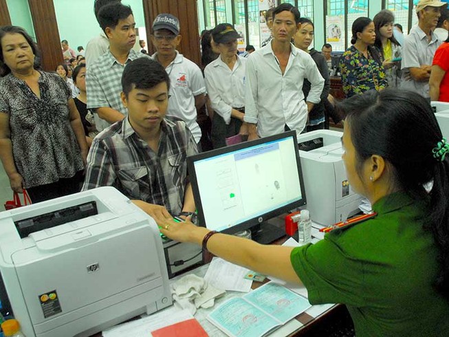 Thu phí cấp mới căn cước là trái luật?