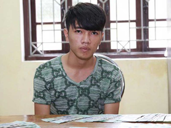 Để lại giấy ‘xã quá nghèo’ sau khi trộm két sắt
