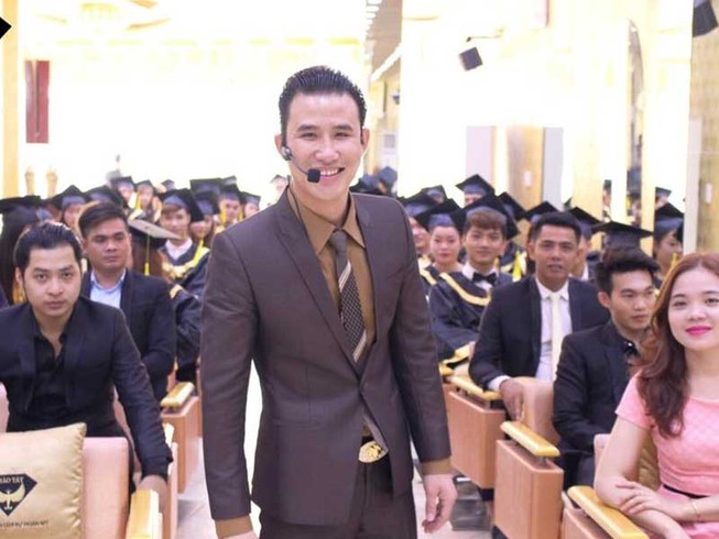 Ông chủ ‘đế chế’ salon tóc