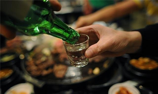 Có được tiếp khách bằng rượu?