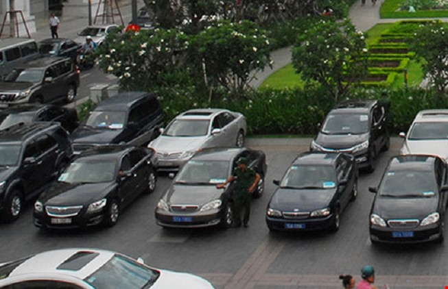 Giá khoán xe công cho thứ trưởng BTC là 15.000 đồng/km