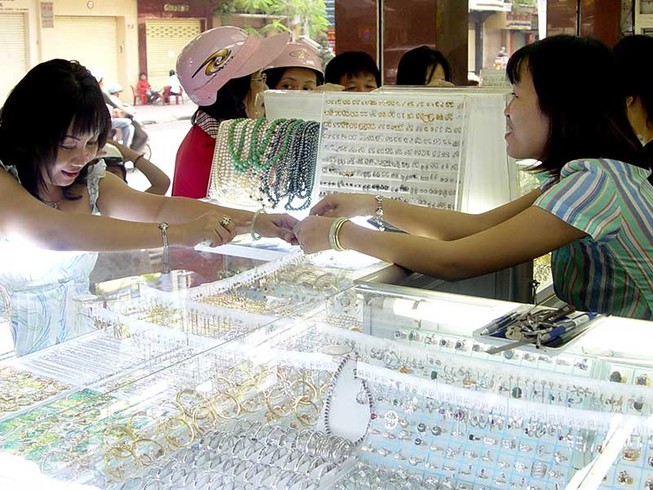 Người bán vàng kêu trời: 'Chúng tôi bị phạt oan'