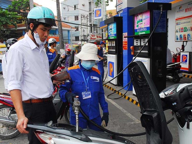 Người mua xăng lại bị 'móc túi' hơn 3.000 tỉ đồng
