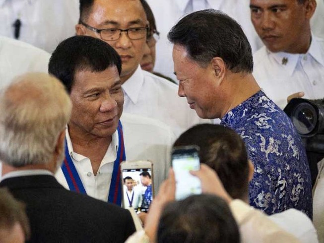 Ông Duterte cần gì ở Trung Quốc?