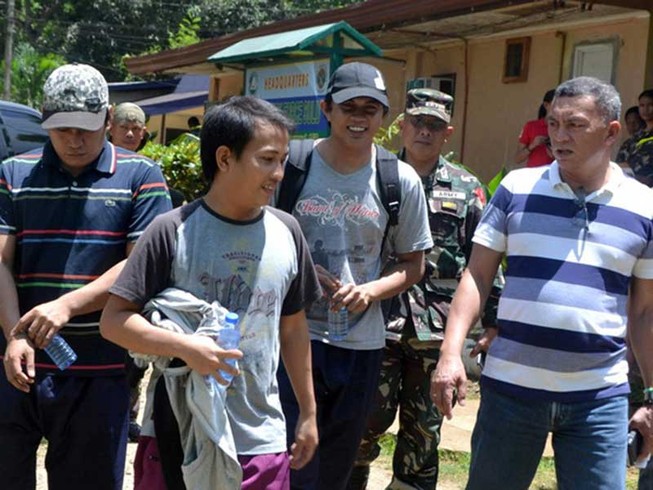 Abu Sayyaf trả tự do cho 3 con tin Indonesia