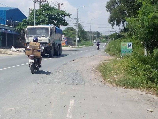Vướng đất dân, 15 năm chưa xong 150 m đường