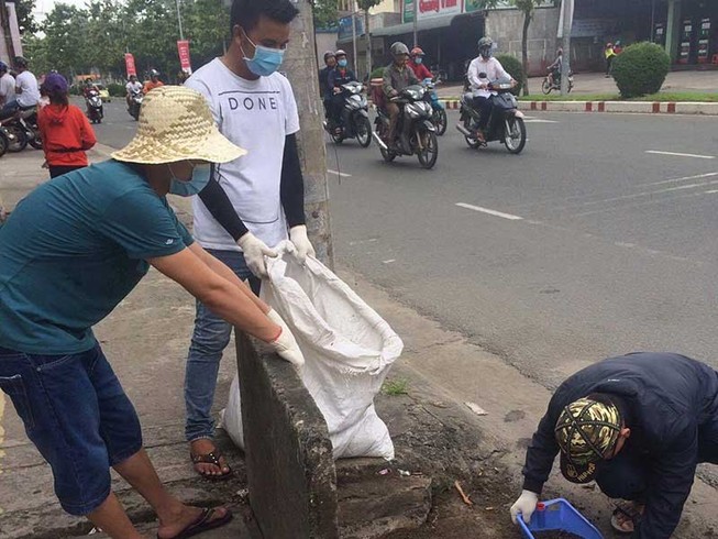 Những người trẻ nhặt rác không công