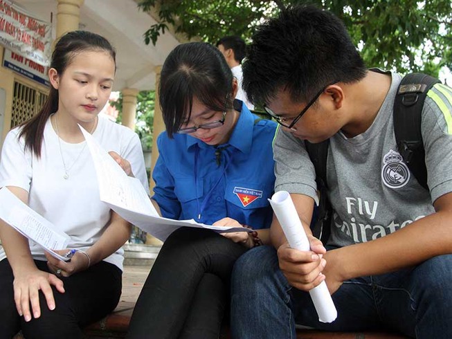 Đề toán khó, đề văn phân hóa chưa cao