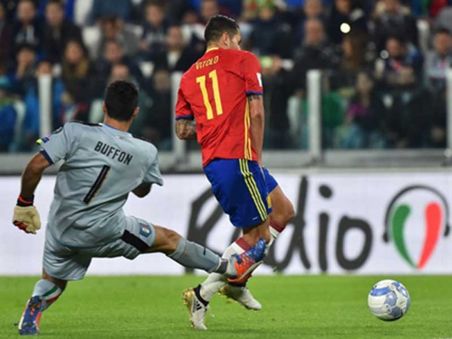 Ý - Tây Ban Nha (1-1) Sai lầm của hai lão tướng