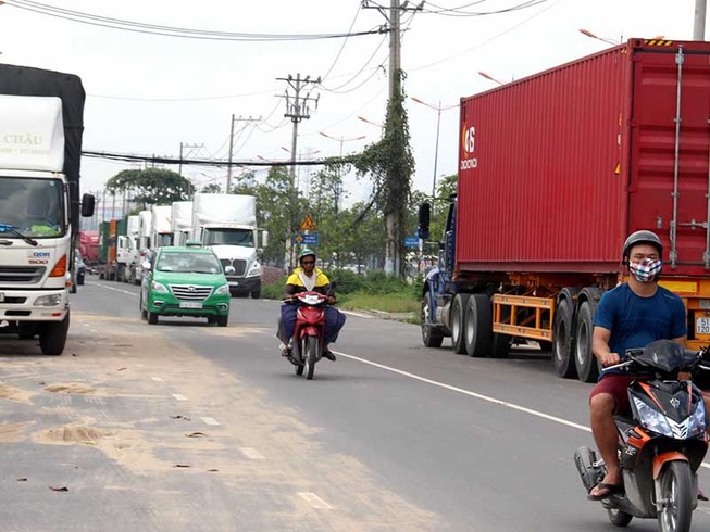 Bãi container "gây rối" quận 9