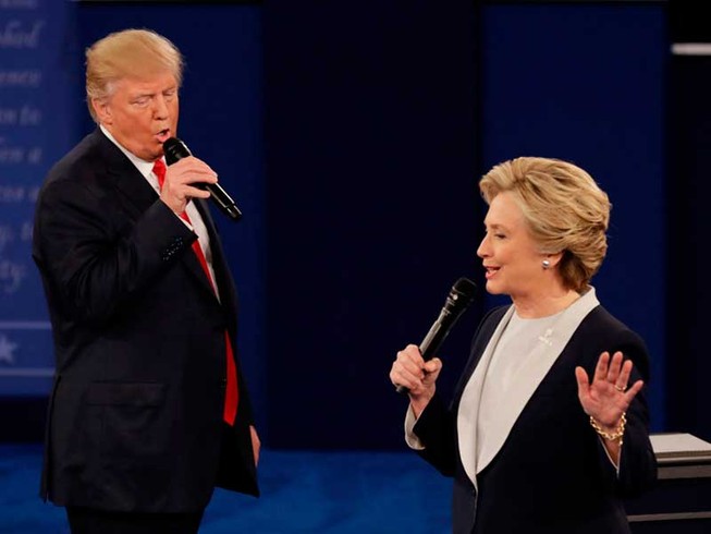 Tỉ phú Trump tự hại mình vì lợi dụng phụ nữ