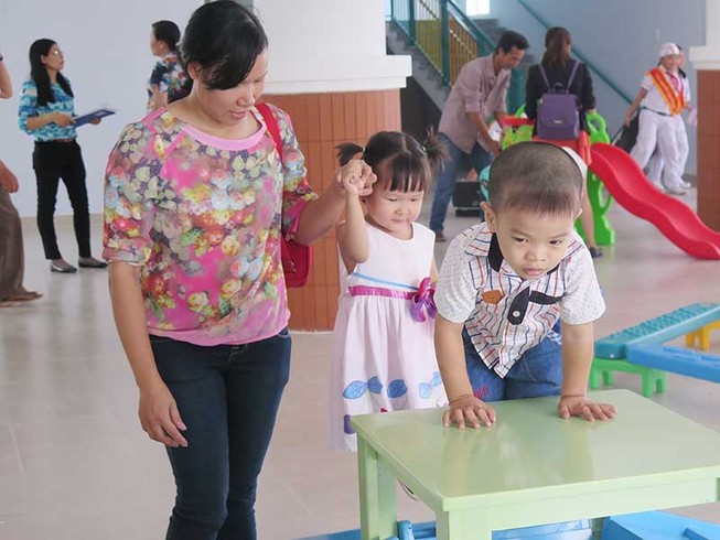 Mỏi mắt chờ hướng dẫn gửi trẻ ngoài giờ