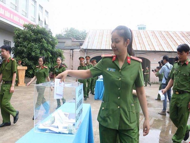 ‘Chi viện’ gì cho người dân vùng lũ?