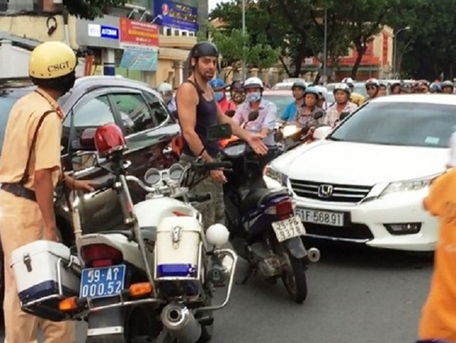 Phải Tây dạy dỗ thì mới chịu!